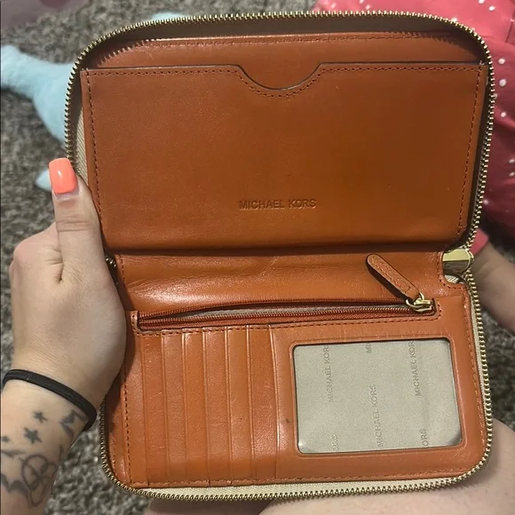 Michael Kors Brown Wallet Classic Design - Picture 2 of 3